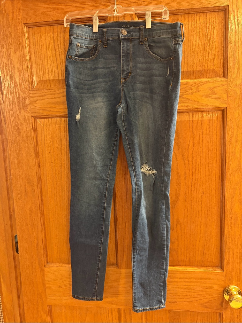 Aeropostale Women's Skinny Jeans in Medium Blue Wash with Distress